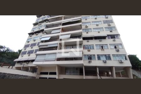 Apartamento à venda com 142m², 4 quartos e 1 vaga Apartamento à venda com 142m², 4 quartos e 1 vagaFachada