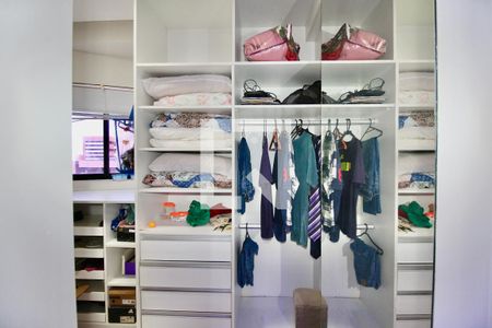 Apartamento para alugar com 80m², 1 quarto e 2 vagas Apartamento para alugar com 80m², 1 quarto e 2 vagasCloset da suíte