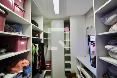 Apartamento para alugar com 80m², 1 quarto e 2 vagas Apartamento para alugar com 80m², 1 quarto e 2 vagasCloset da suíte