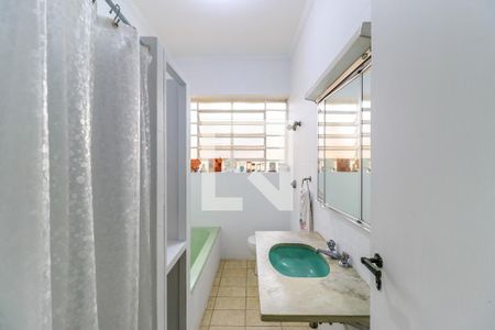 Casa à venda com 568m², 4 quartos e 3 vagasBanheiro da Suíte 2