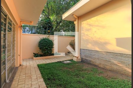 Casa à venda com 568m², 4 quartos e 3 vagasJardim - Fundos