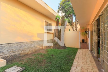 Casa à venda com 568m², 4 quartos e 3 vagasJardim - Fundos