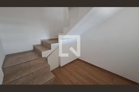 Entrada de casa para alugar com 2 quartos, 75m² em Santa Terezinha, Belo Horizonte