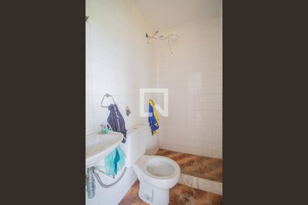 Casa à venda com 500m², 4 quartos e 6 vagasBanheiro de serviço