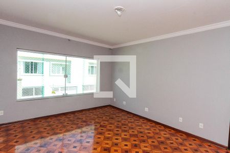 Casa para alugar com 3 quartos, 250m² em Vila Bela, São Paulo
