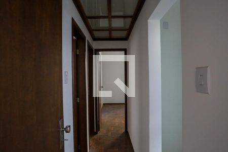 Corredor de apartamento à venda com 3 quartos, 117m² em Santo Antônio, Belo Horizonte