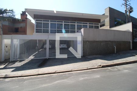Casa à venda com 350m², 3 quartos e 4 vagasFachada