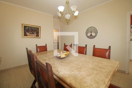 Casa à venda com 350m², 3 quartos e 4 vagasSala