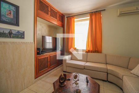 Casa à venda com 350m², 3 quartos e 4 vagasSala