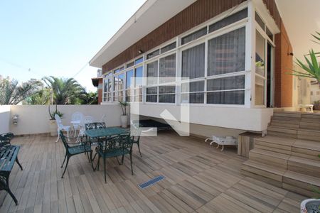 Casa à venda com 350m², 3 quartos e 4 vagasÁrea externa 