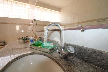 Casa à venda com 350m², 3 quartos e 4 vagasBanheiro