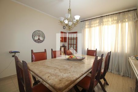 Casa à venda com 350m², 3 quartos e 4 vagasSala