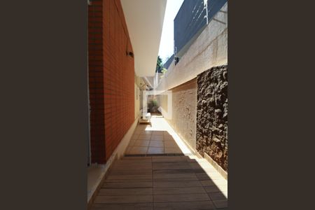 Casa à venda com 350m², 3 quartos e 4 vagasÁrea externa 