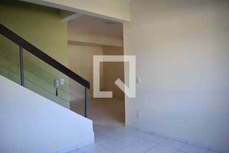 Sala de casa de condomínio para alugar com 3 quartos, 140m² em Mossunguê, Curitiba