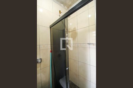 Banheiro da Suíte 1 de casa para alugar com 2 quartos, 110m² em Vila Invernada, São Paulo