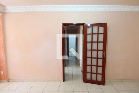 Corredor de apartamento para alugar com 3 quartos, 75m² em Irajá, Rio de Janeiro