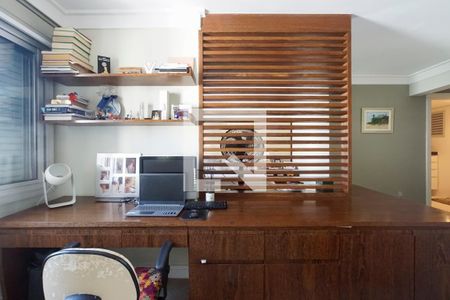 Apartamento à venda com 130m², 2 quartos e 2 vagasEscritório