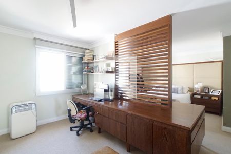 Apartamento à venda com 130m², 2 quartos e 2 vagasEscritório