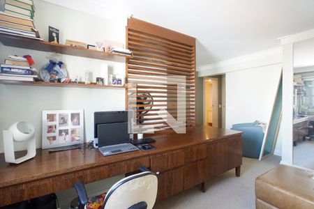 Apartamento à venda com 130m², 2 quartos e 2 vagasEscritório