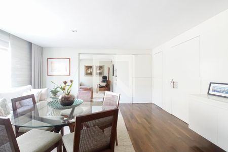 Sala de apartamento à venda com 2 quartos, 130m² em Cerqueira César, São Paulo