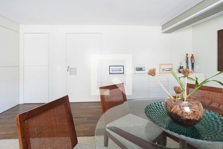 Sala de apartamento à venda com 2 quartos, 130m² em Cerqueira César, São Paulo