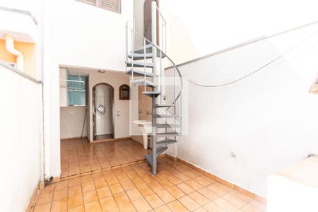 Casa à venda com 147m², 3 quartos e 2 vagasEscada