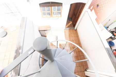 Casa à venda com 147m², 3 quartos e 2 vagasEscada