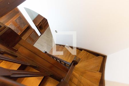 Casa à venda com 147m², 3 quartos e 2 vagasEscada