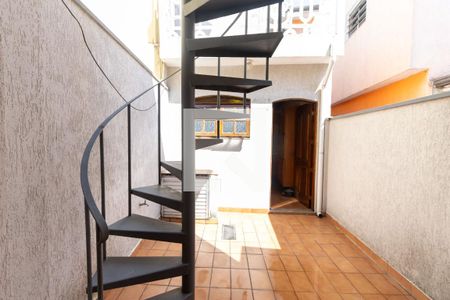 Casa à venda com 147m², 3 quartos e 2 vagasEscada