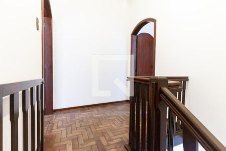 Casa à venda com 147m², 3 quartos e 2 vagasEscada