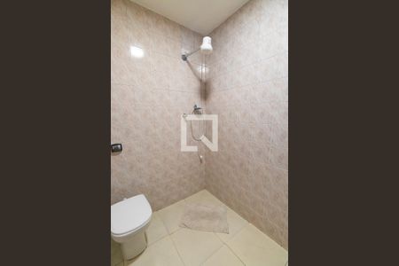 Casa à venda com 183m², 4 quartos e 2 vagasBanheiro 2 Detalhe