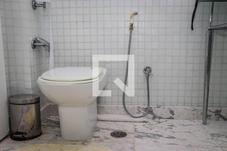 Apartamento à venda com 184m², 4 quartos e 3 vagasBanheiro da Suite 1