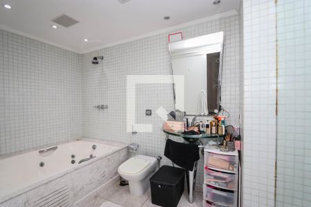 Apartamento à venda com 184m², 4 quartos e 3 vagasBanheiro da Suite 2