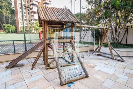 Apartamento à venda com 184m², 4 quartos e 3 vagasÁrea comum - Playground