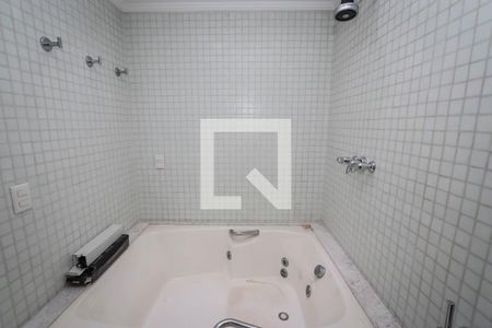 Apartamento à venda com 184m², 4 quartos e 3 vagasBanheiro da Suite 2