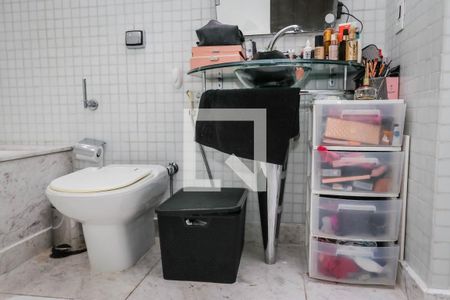 Apartamento à venda com 184m², 4 quartos e 3 vagasBanheiro da Suite 2