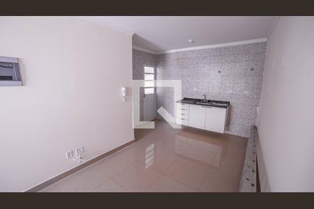 Cozinha de casa de condomínio para alugar com 2 quartos, 100m² em Jardim Santa Emília, São Paulo