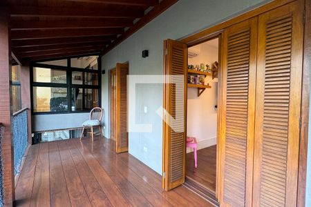 Casa de condomínio à venda com 1722m², 4 quartos e 5 vagassacada da Suíte 2