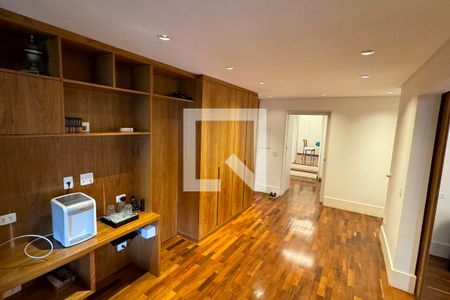 Casa de condomínio à venda com 1722m², 4 quartos e 5 vagasEscritório