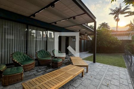 Casa de condomínio à venda com 1722m², 4 quartos e 5 vagasPiscina