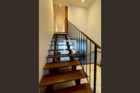 Escada de casa de condomínio à venda com 4 quartos, 1722m² em Alphaville Residencial Dois, Barueri