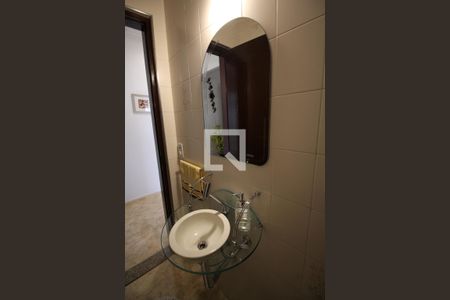 Casa à venda com 331m², 4 quartos e 3 vagas Casa à venda com 331m², 4 quartos e 3 vagasLavabo