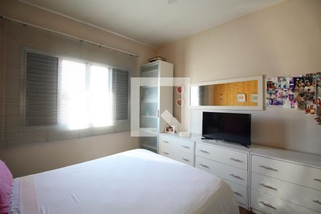 Casa à venda com 331m², 4 quartos e 3 vagas Casa à venda com 331m², 4 quartos e 3 vagasQuarto 1