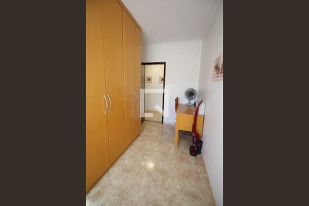 Casa à venda com 331m², 4 quartos e 3 vagas Casa à venda com 331m², 4 quartos e 3 vagasQuarto 4