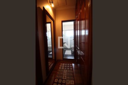 Casa à venda com 331m², 4 quartos e 3 vagas Casa à venda com 331m², 4 quartos e 3 vagasCorredor