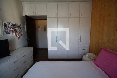 Casa à venda com 331m², 4 quartos e 3 vagas Casa à venda com 331m², 4 quartos e 3 vagasQuarto 1