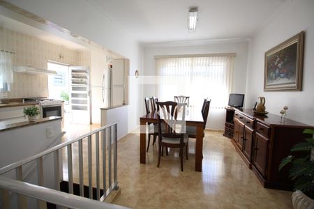 Casa à venda com 331m², 4 quartos e 3 vagas Casa à venda com 331m², 4 quartos e 3 vagasCozinha