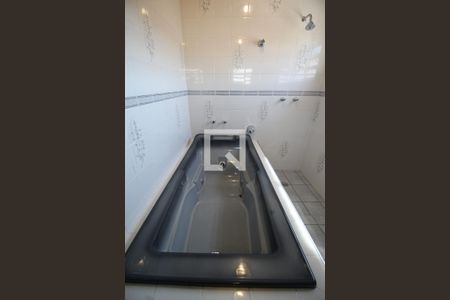 Casa à venda com 331m², 4 quartos e 3 vagas Casa à venda com 331m², 4 quartos e 3 vagasBanheiro da Suíte 1