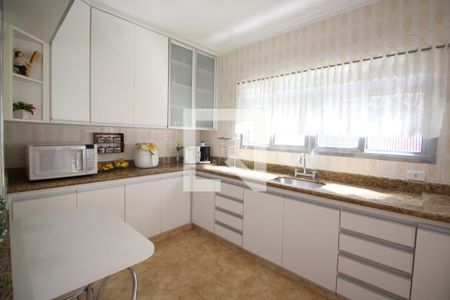 Casa à venda com 331m², 4 quartos e 3 vagas Casa à venda com 331m², 4 quartos e 3 vagasCozinha