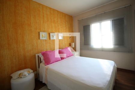 Casa à venda com 331m², 4 quartos e 3 vagas Casa à venda com 331m², 4 quartos e 3 vagasQuarto 1